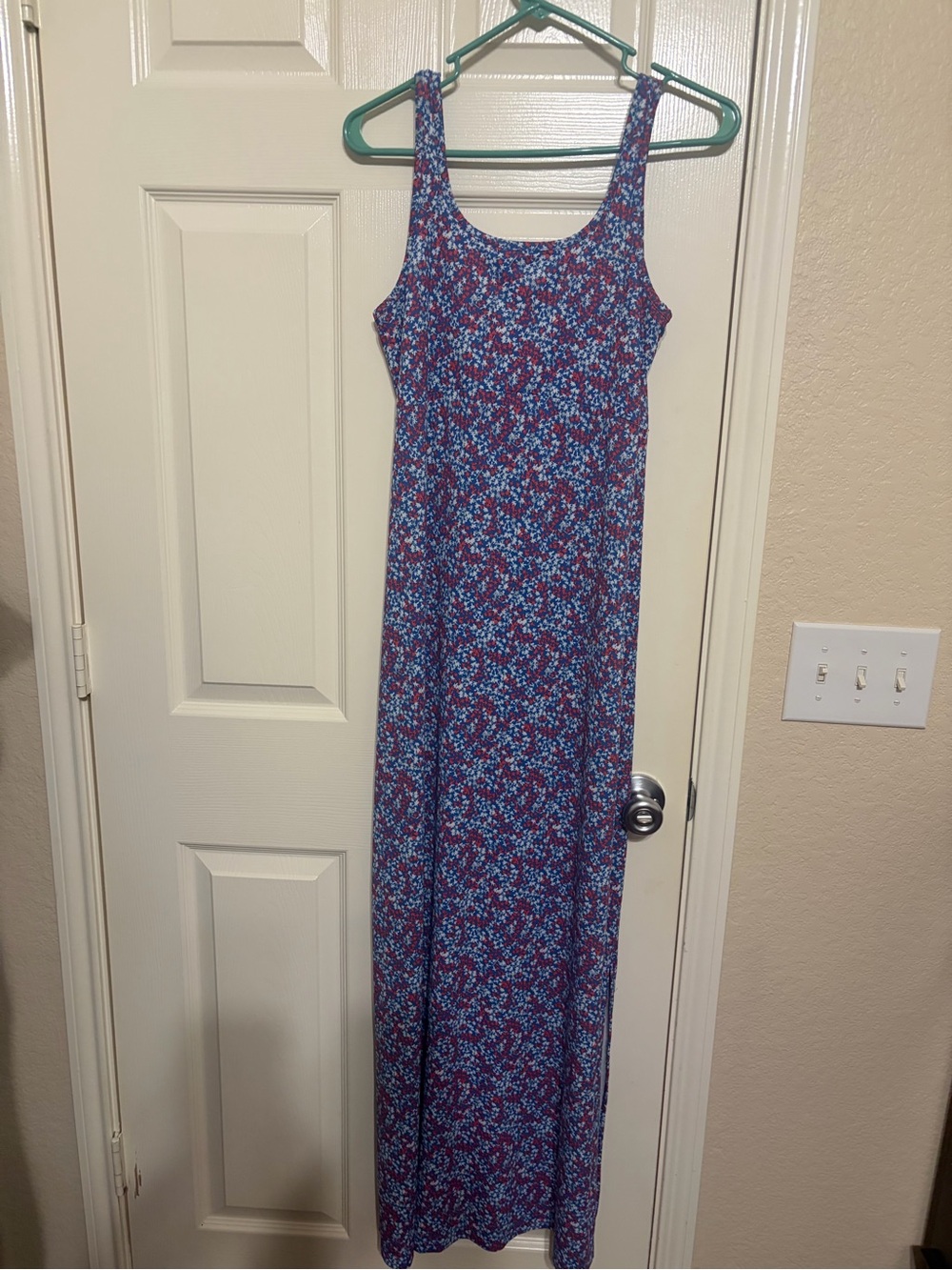 Columbia maxi dress sleeveless in Blue and Red. Omni-freeze advance cooling.